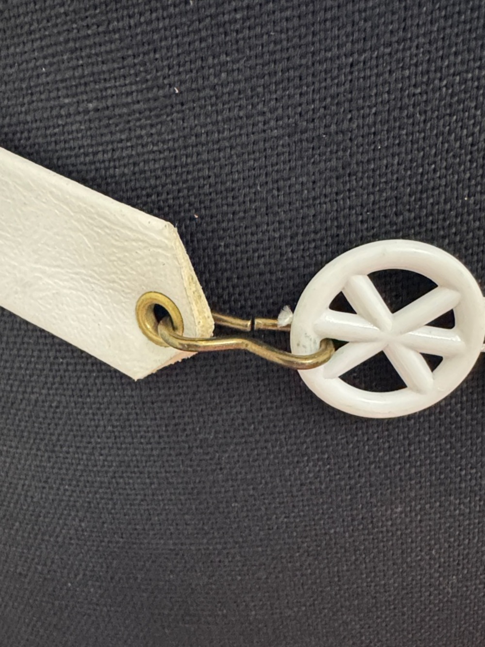 Vintage Mod MCM White Decorative Link Waist Belt - Picture 3 of 7